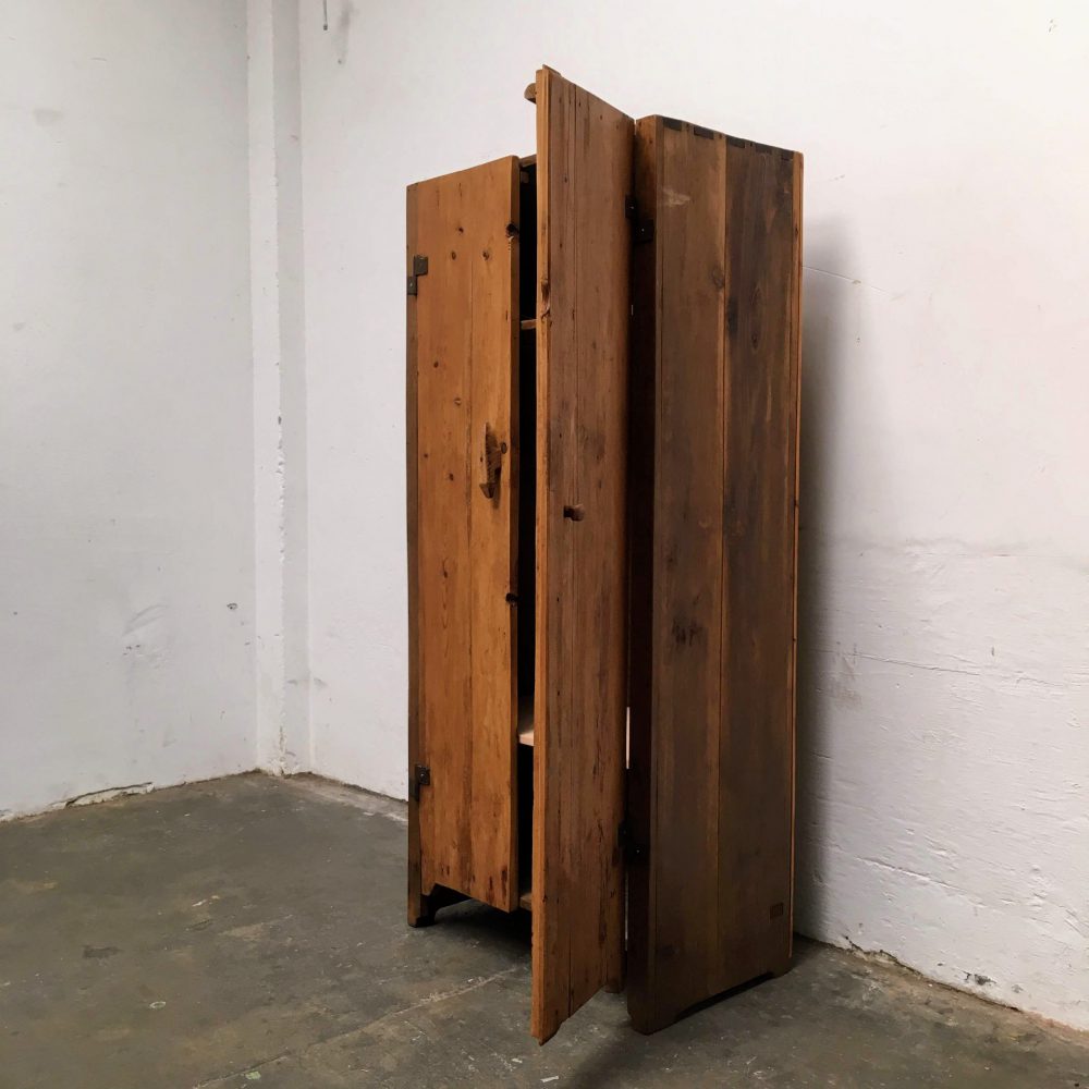 Roemeense houten 2-deurs kast