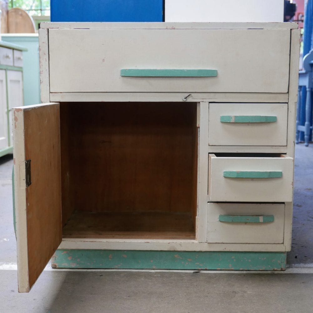 Witte commode met klep