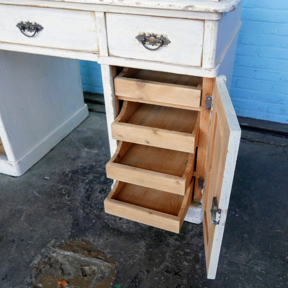 Vintage wit houten bureau