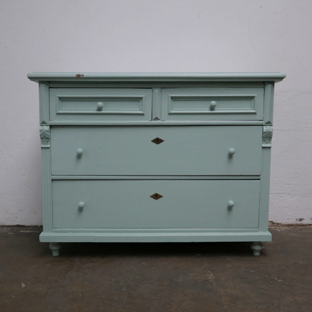 Mint kleurige commode of onderkast