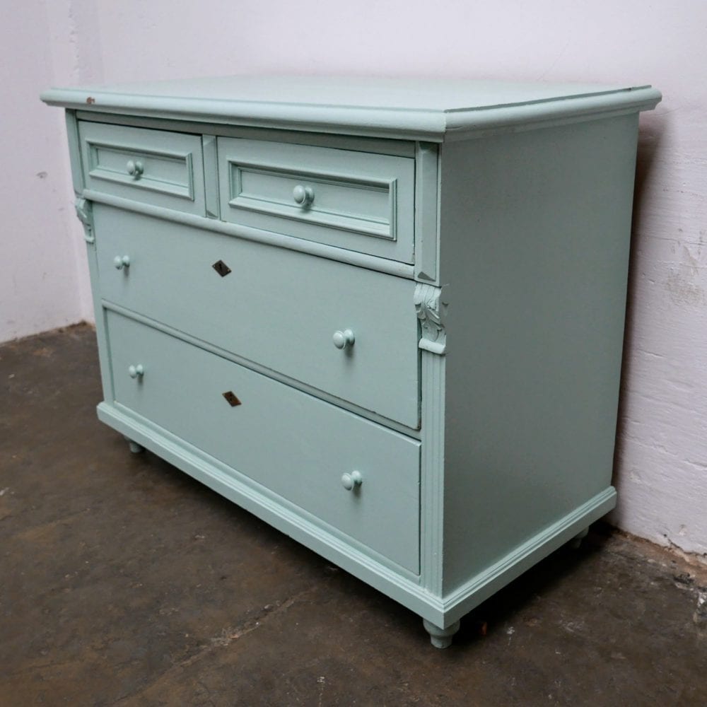 Mint kleurige commode of onderkast