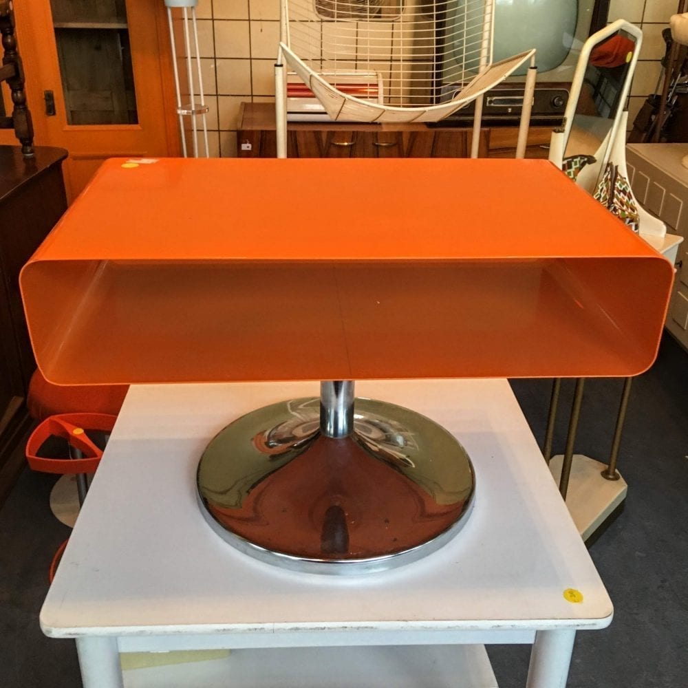 Oranje retro tafeltje