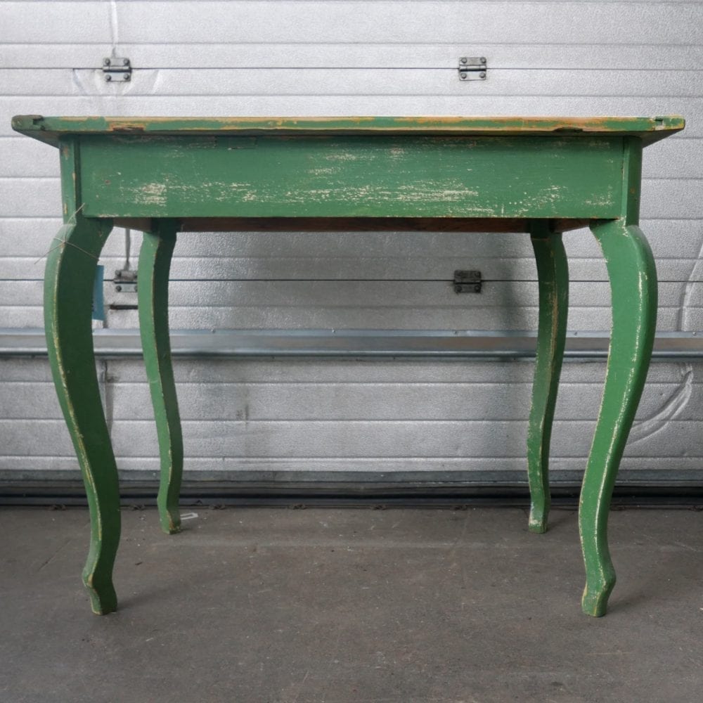 groene houten tafel