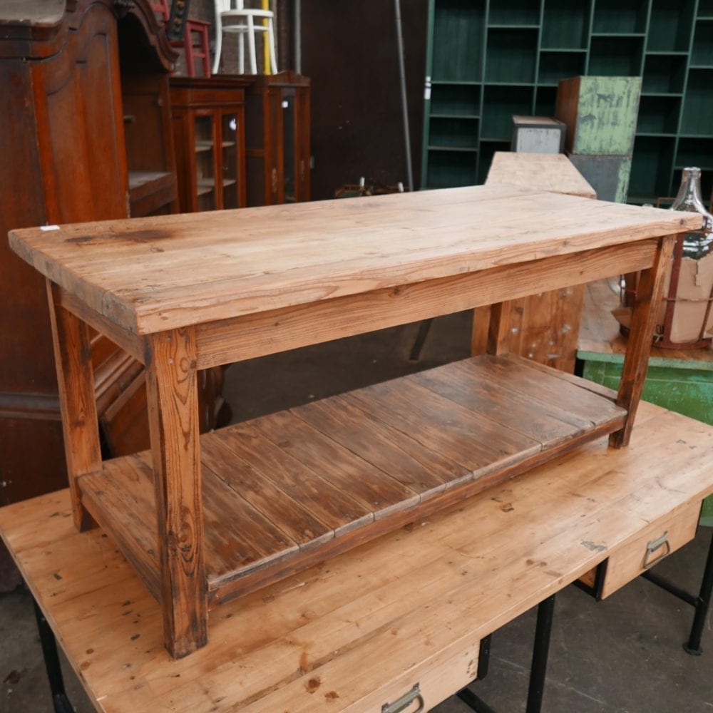 Houten tafel met onderblad