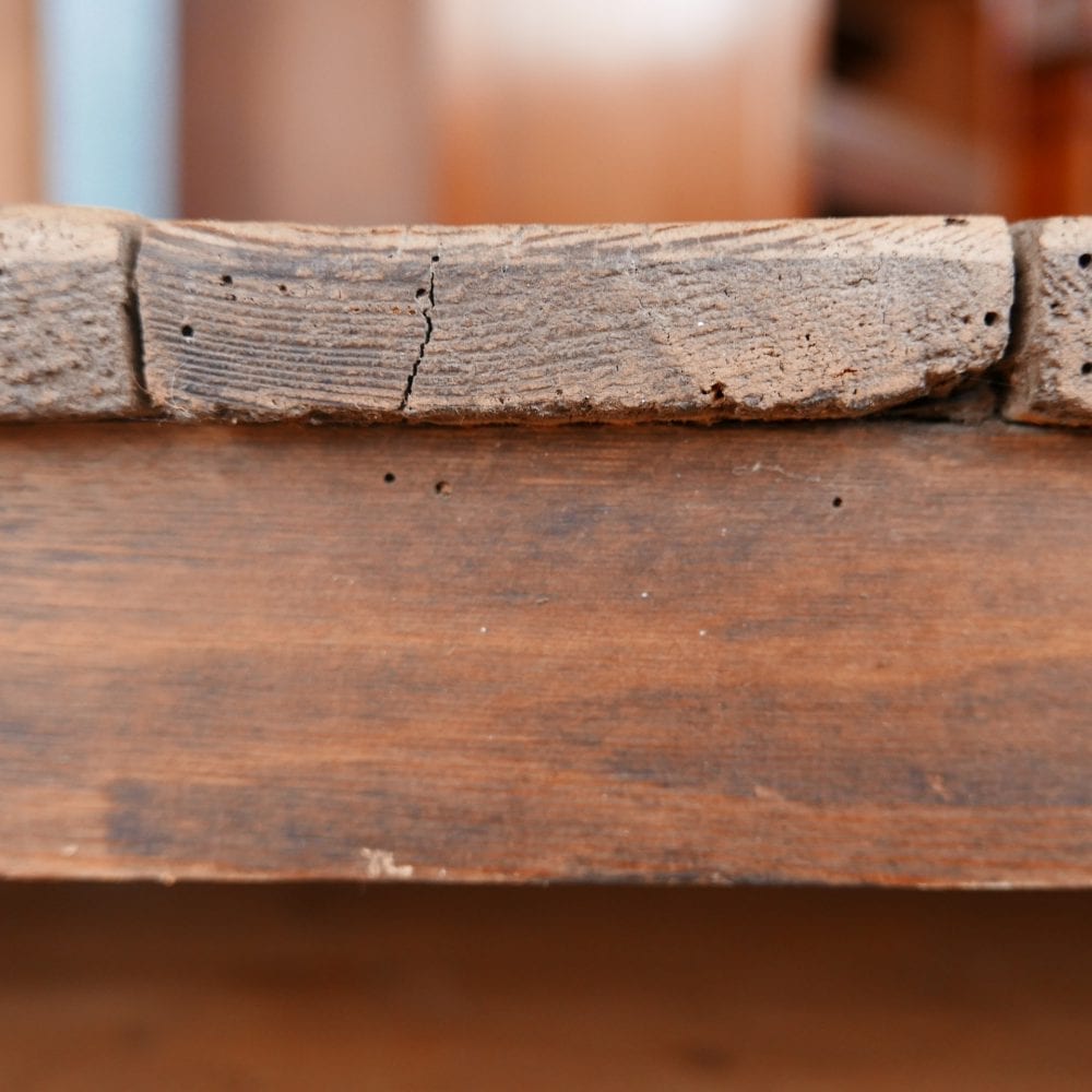 Houten tafel met onderblad