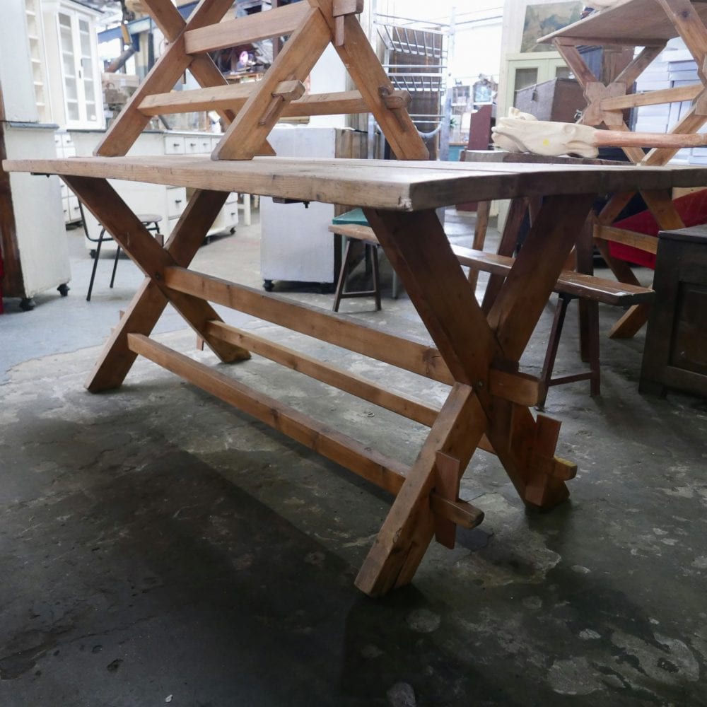 houten kruispoot tafel