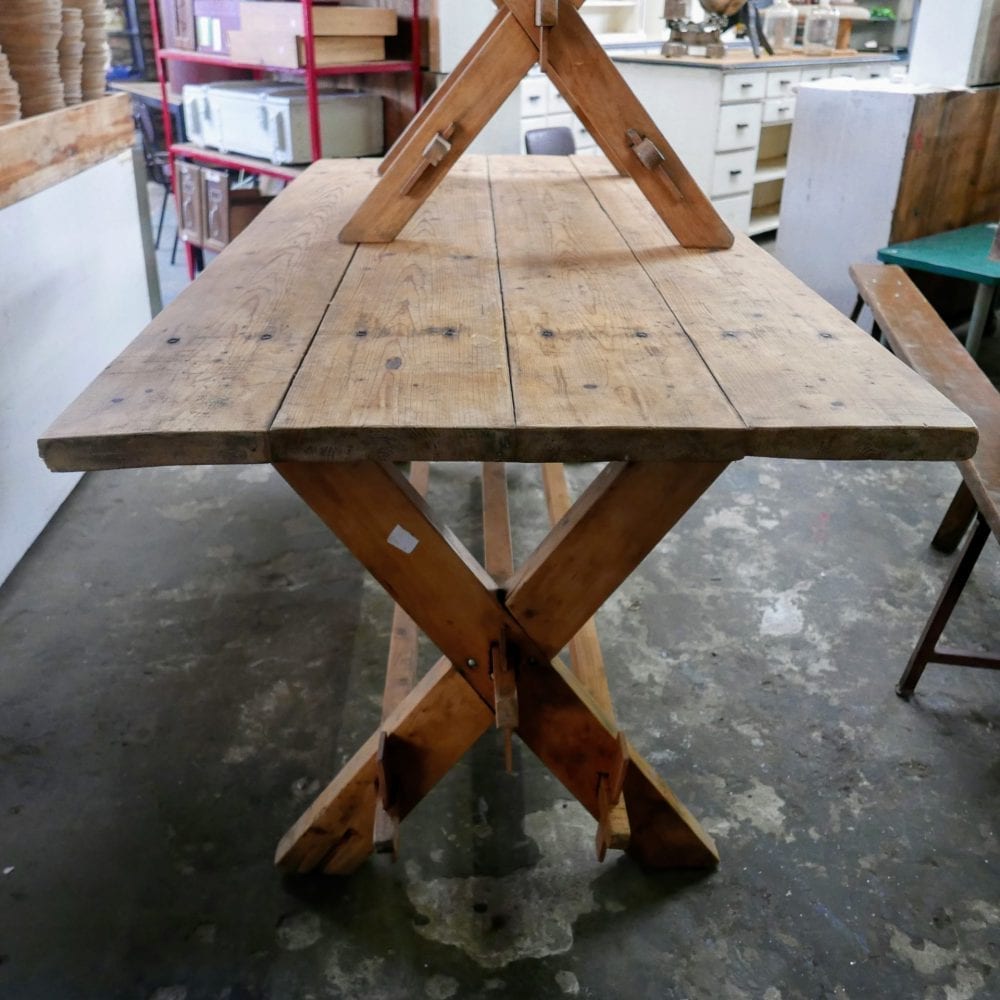 houten kruispoot tafel