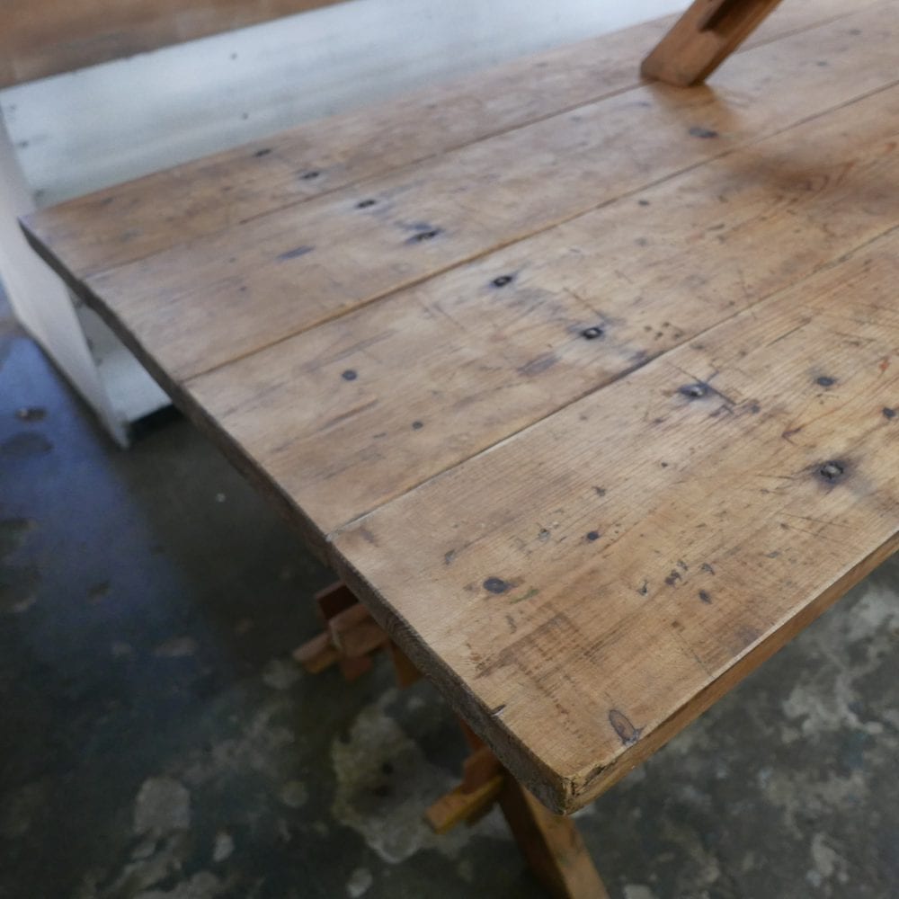 houten kruispoot tafel