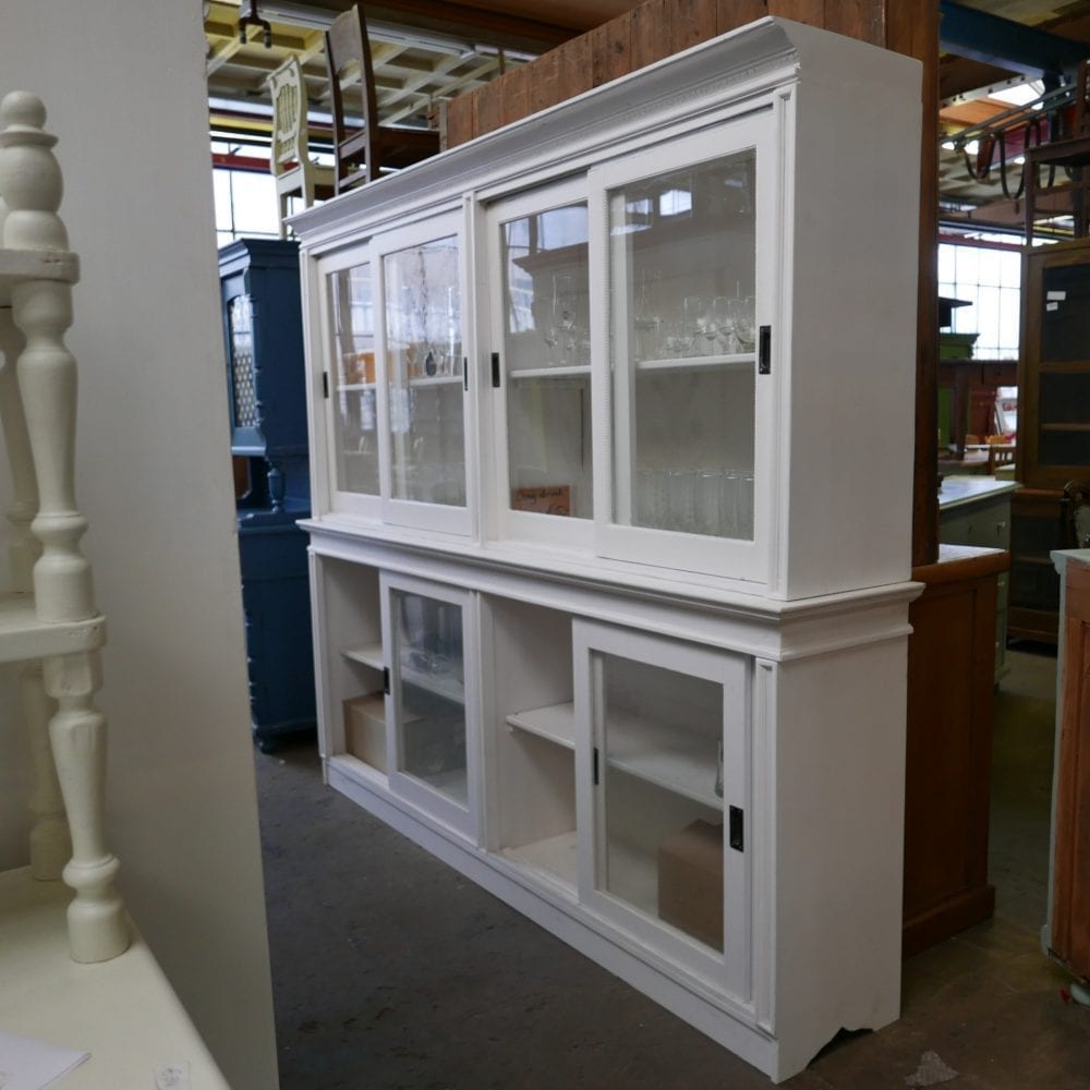 witte vitrine winkelkast