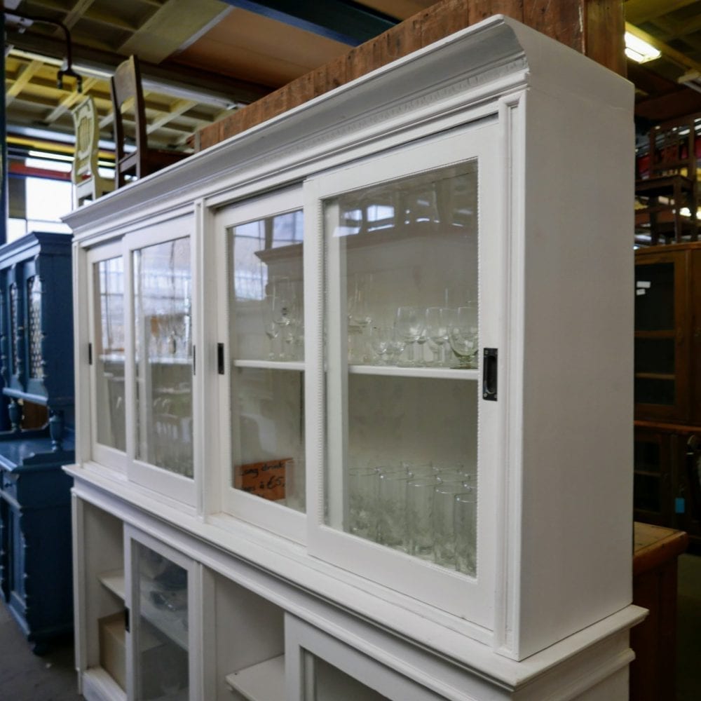 witte vitrine winkelkast