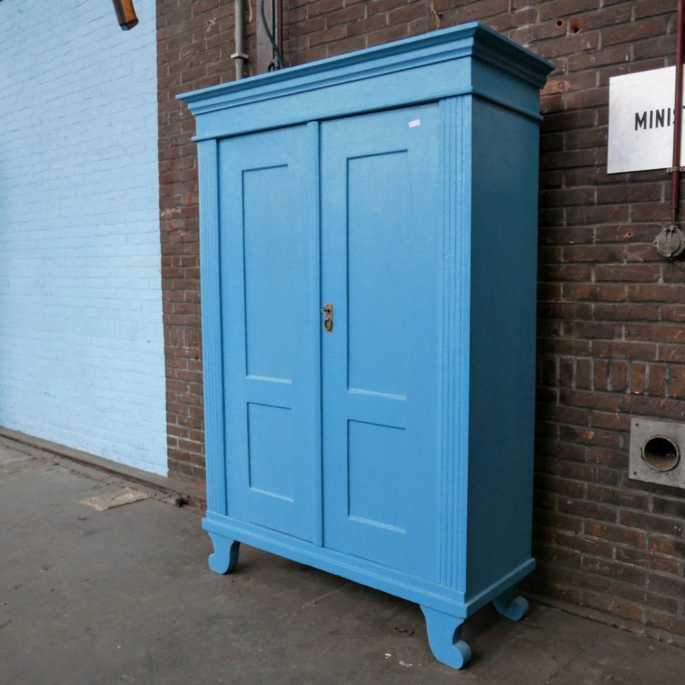 blauwe linnenkast