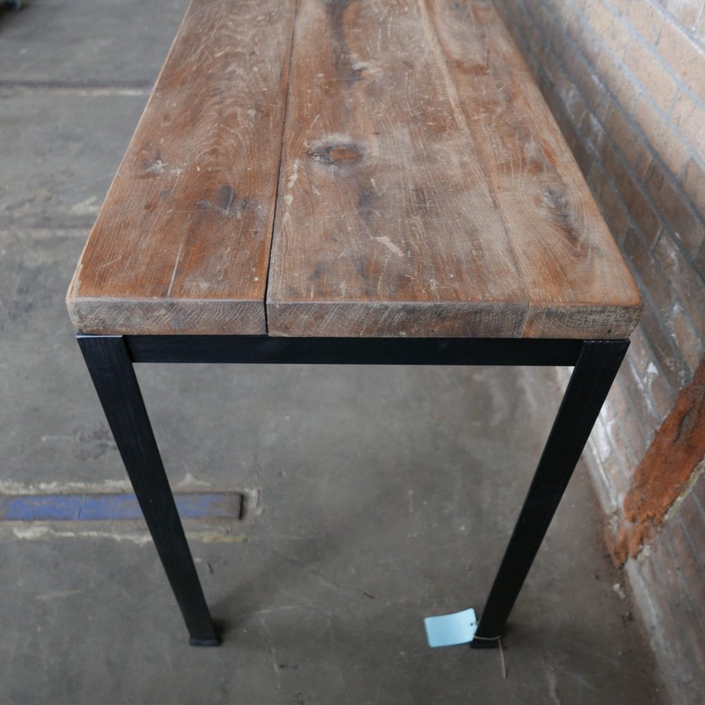 Industriële tafel met dik houten blad