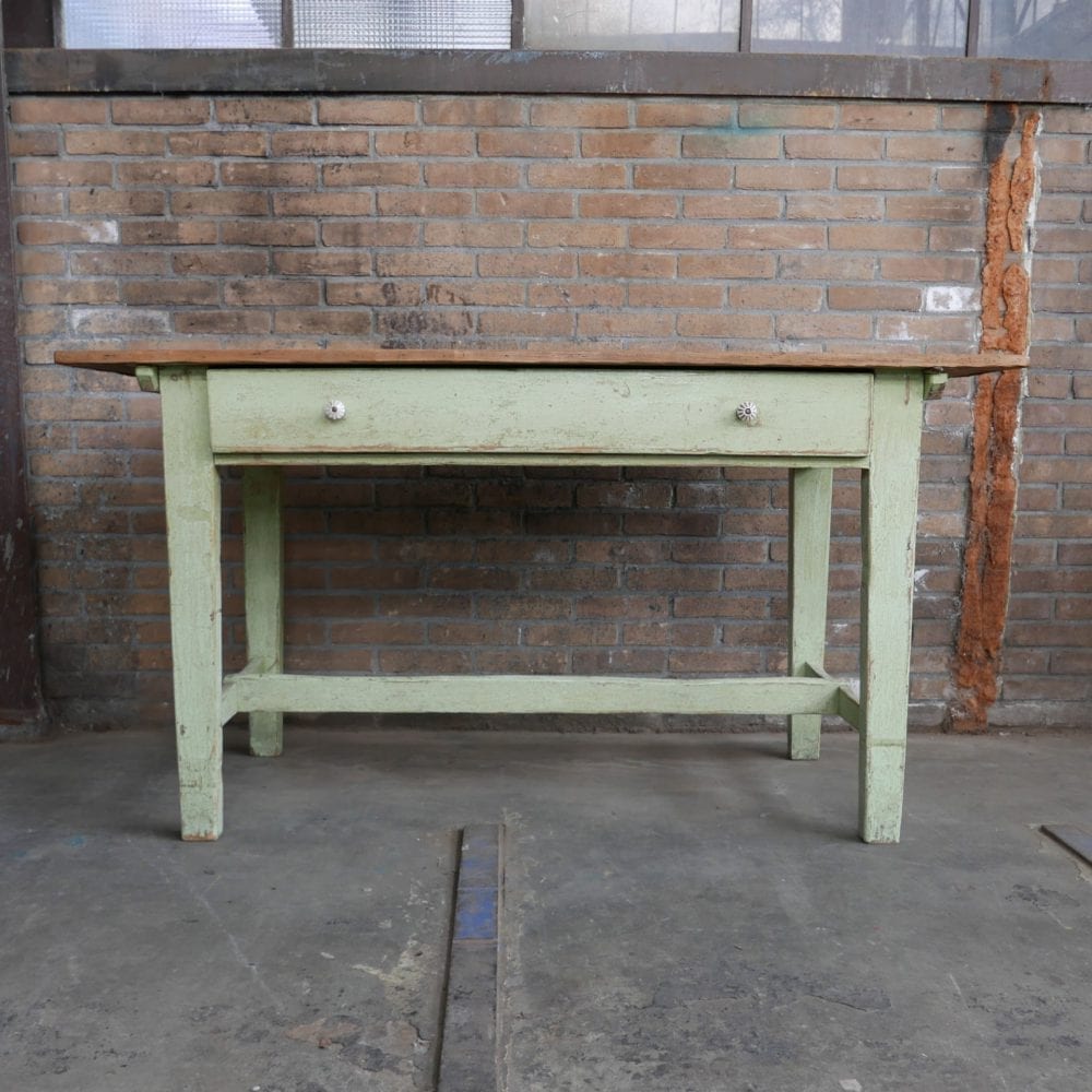 Groene eettafel met lade