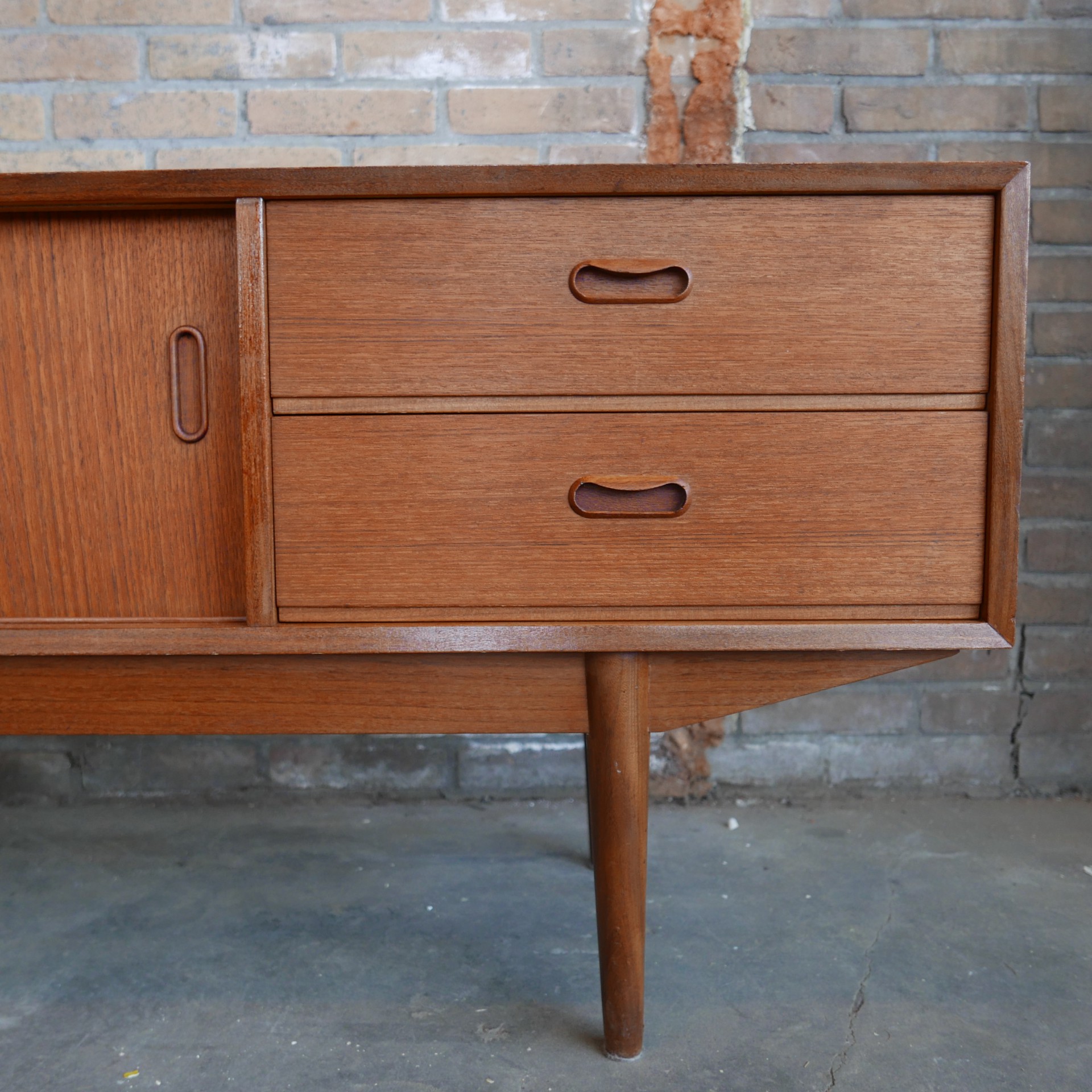 Vintage houten dressoir » Van Dijk &amp; Ko