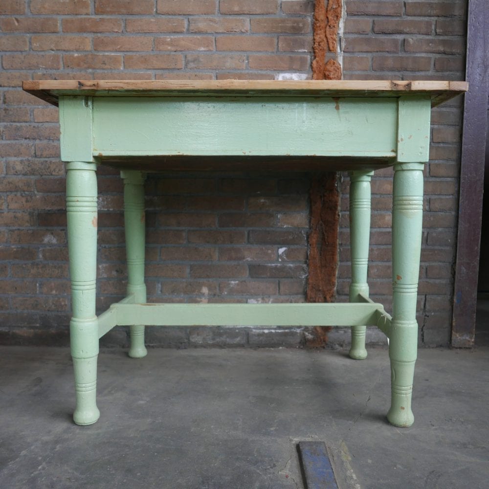 Mintgroene eettafel