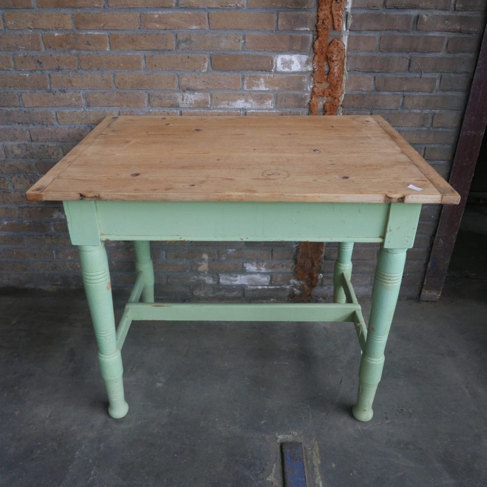 Mintgroene eettafel