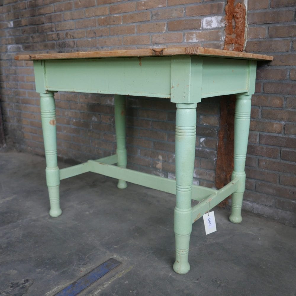 Mintgroene eettafel