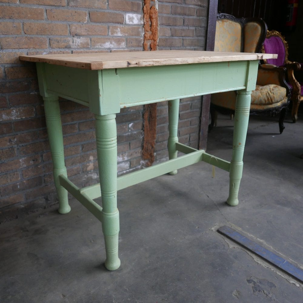 Mintgroene eettafel