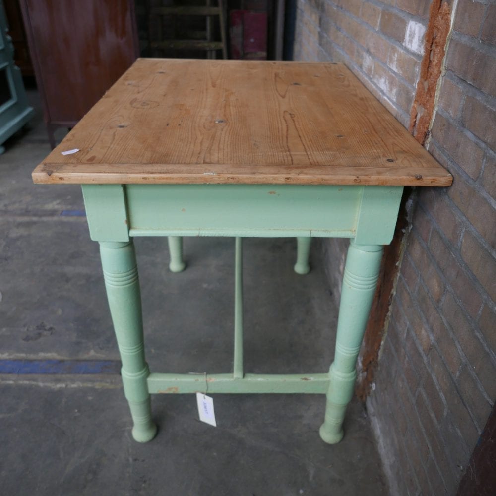 Mintgroene eettafel