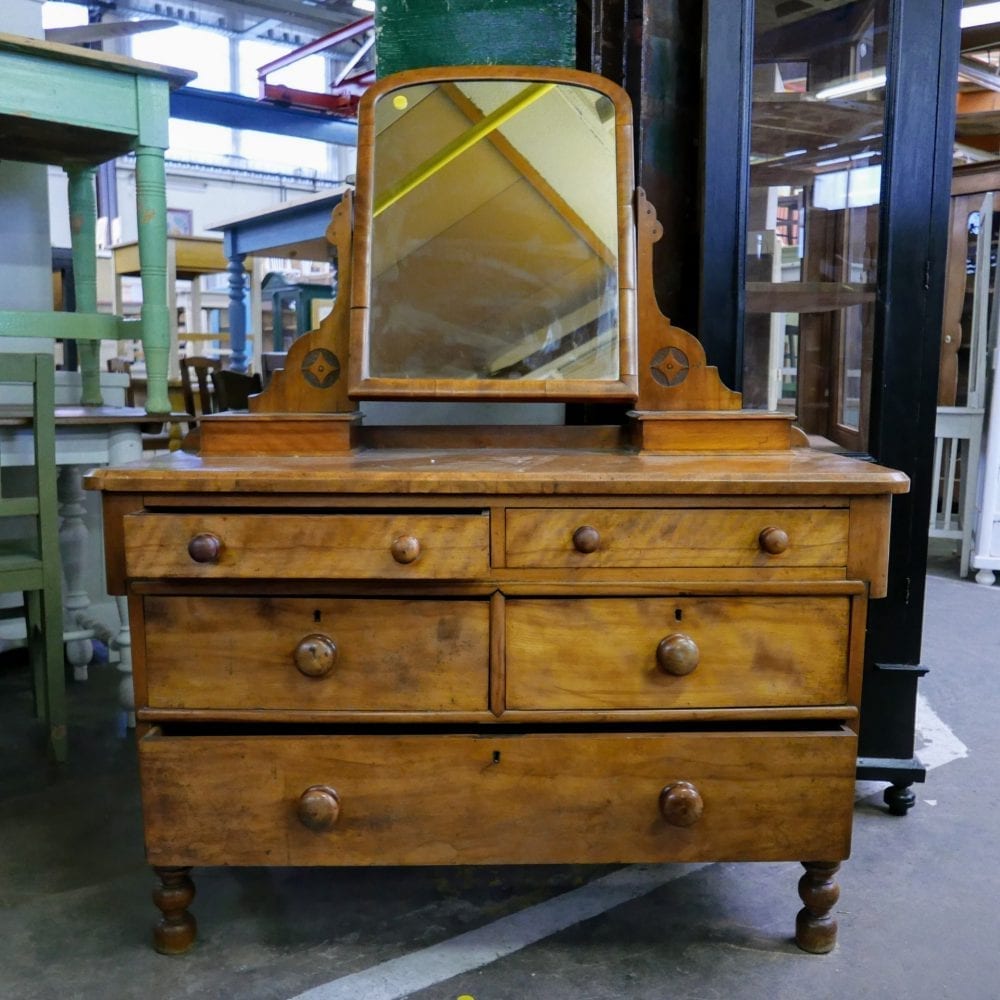 Houten kapmeubel commode