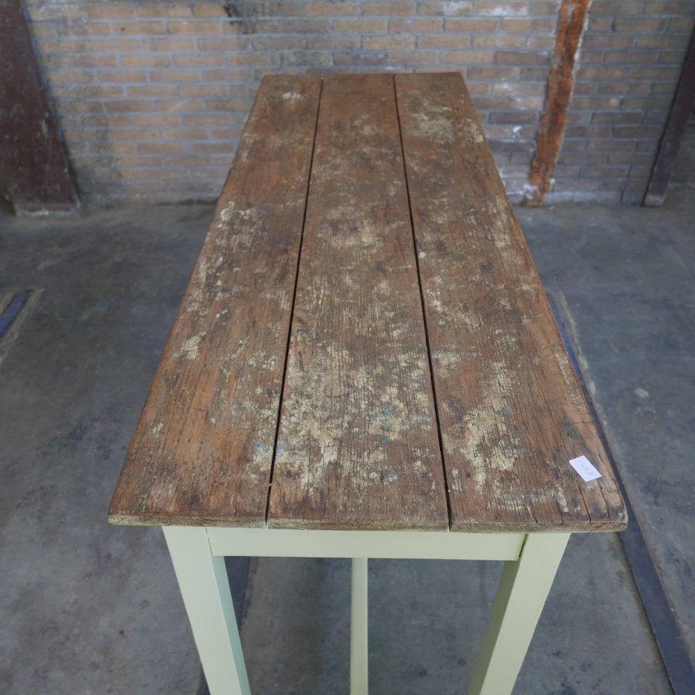 Gele eettafel met zes lades