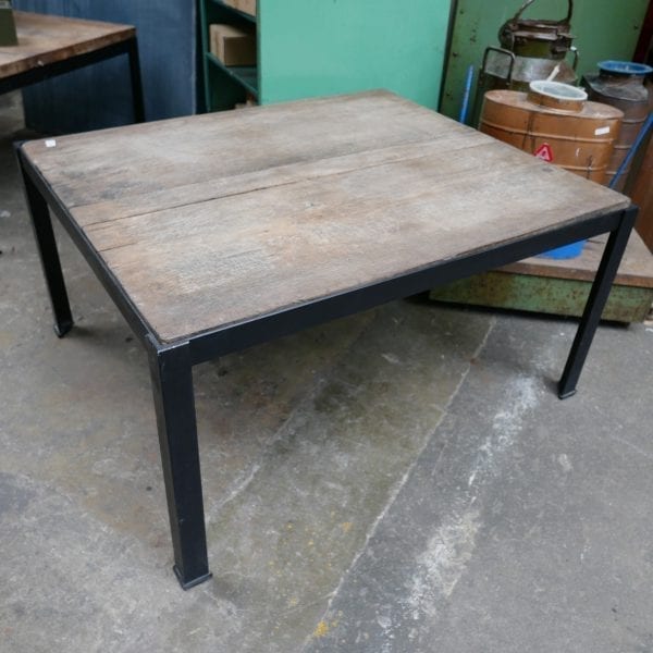 Industriële salontafel