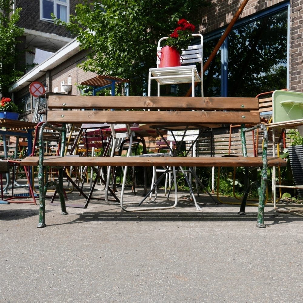 Groen metalen tuinbank met hout