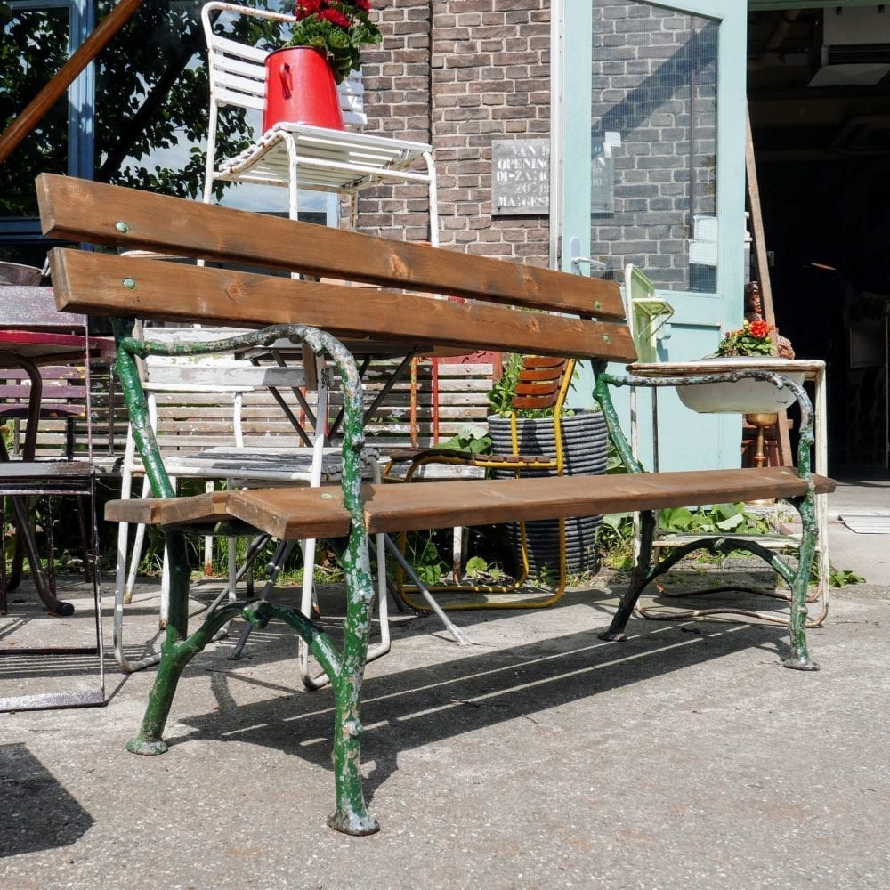 Groen metalen tuinbank met hout