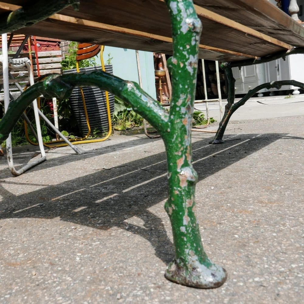 Groen metalen tuinbank met hout