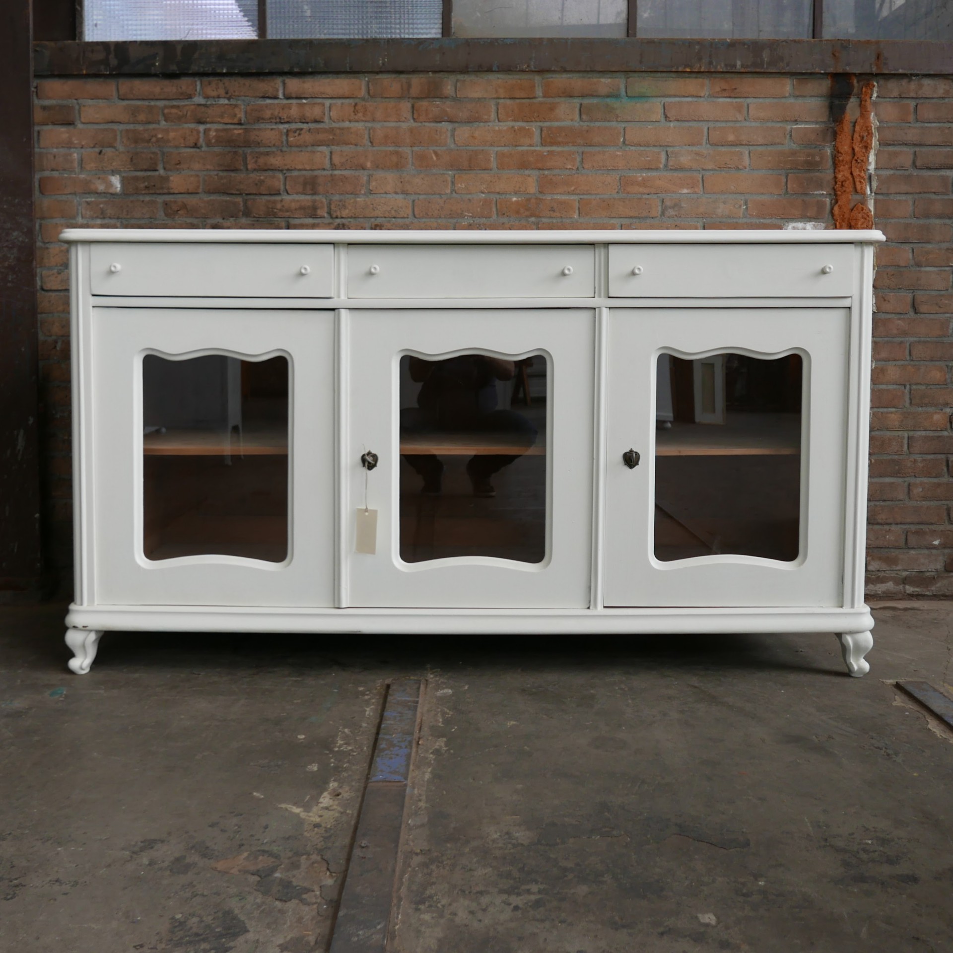 handboeien resterend vooroordeel Wit dressoir met glas » Van Dijk & Ko