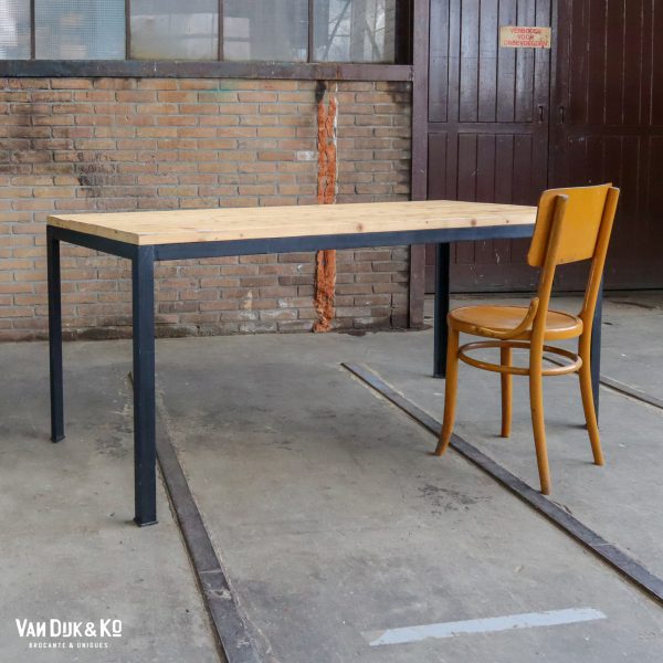 Industriële tafel