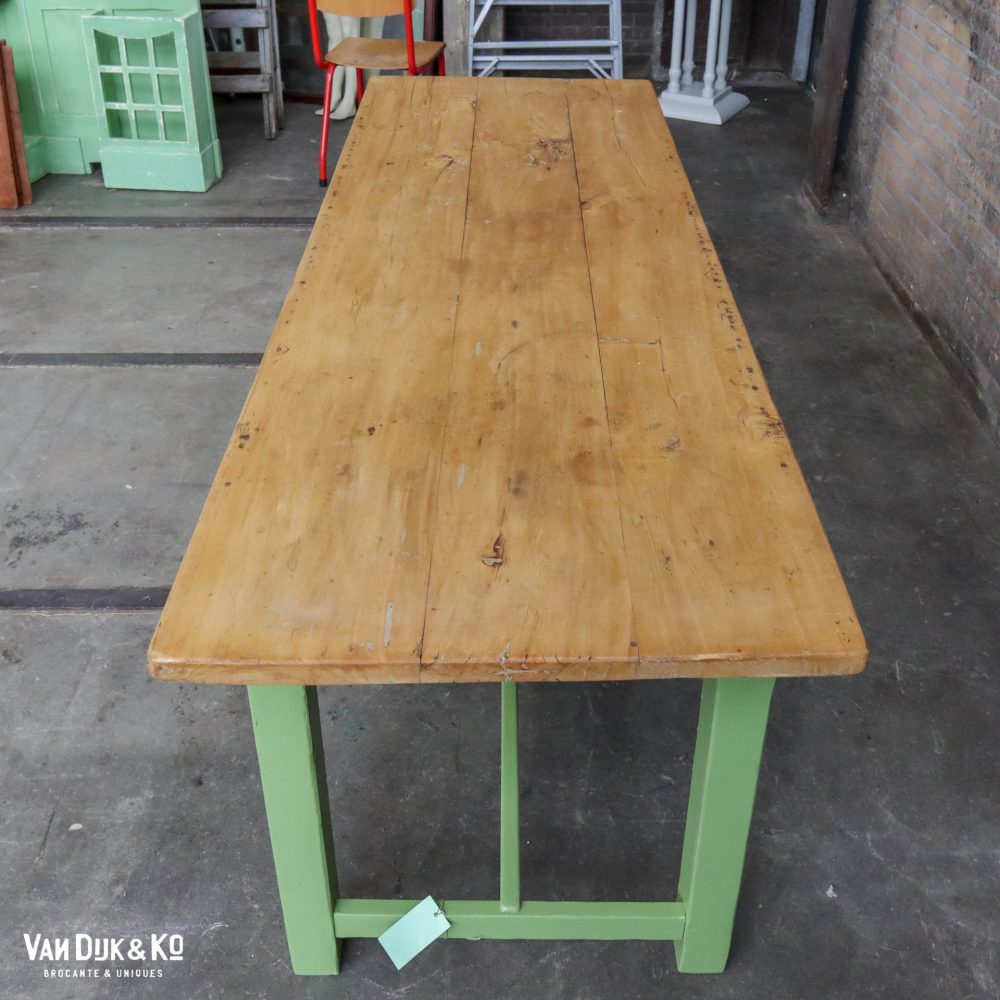 Houten groene tafel