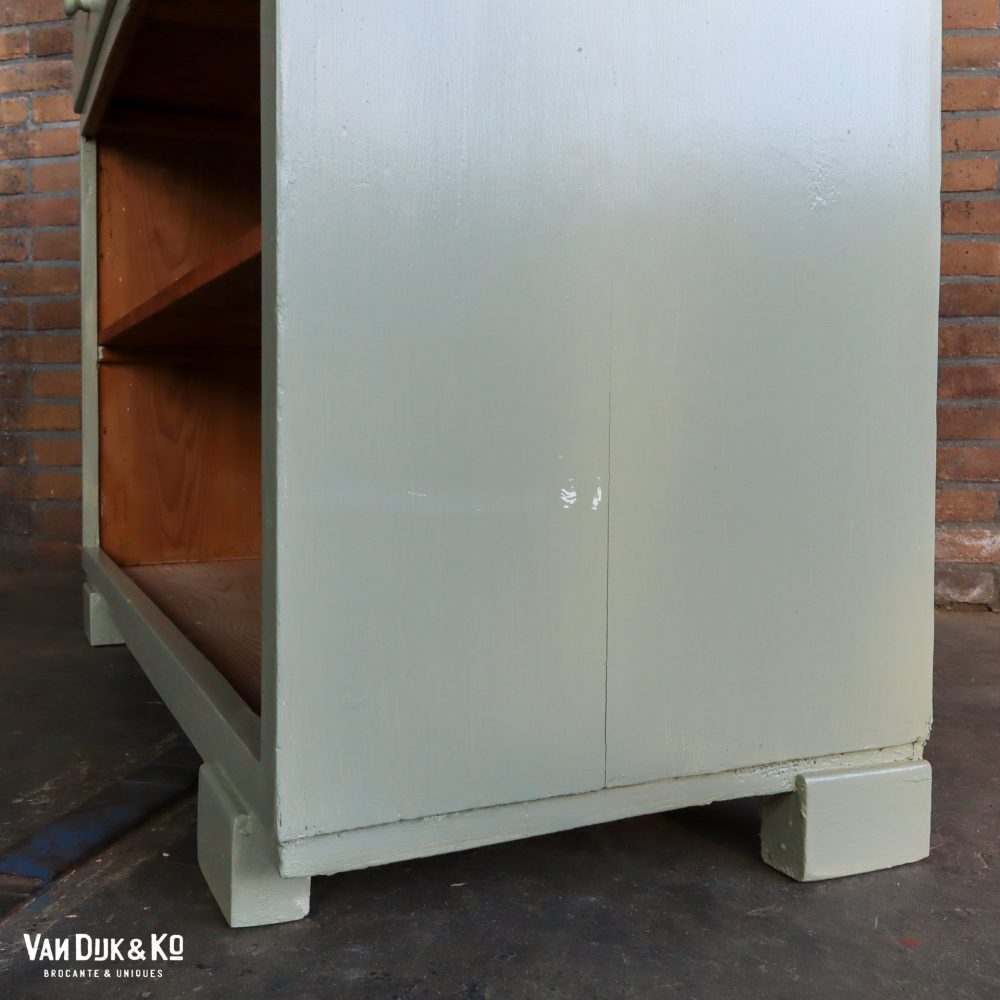 Grijsgroen dressoir