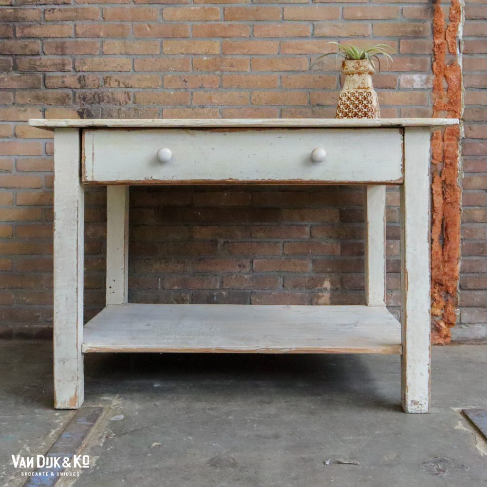 Witte brocante tafel