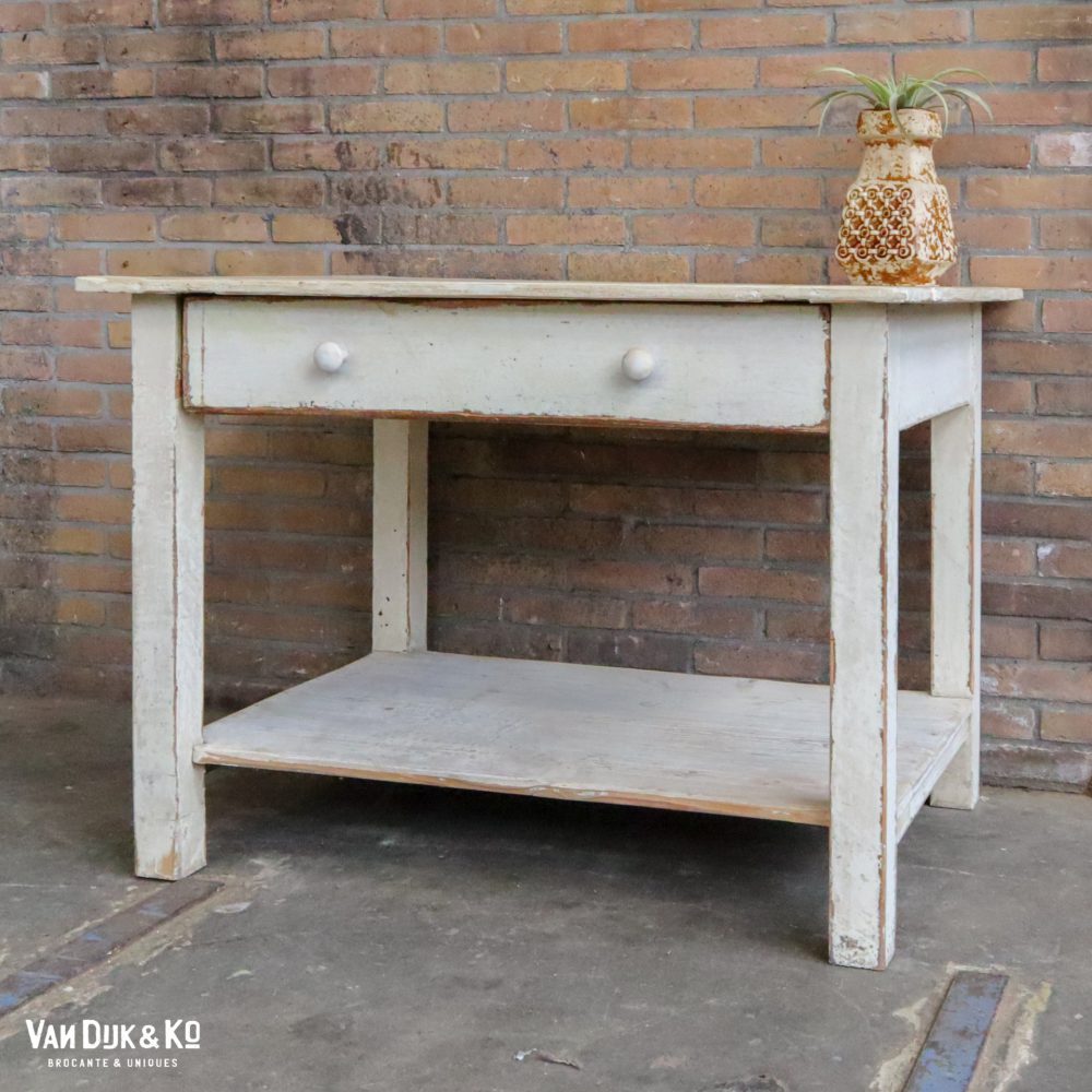 Witte brocante tafel