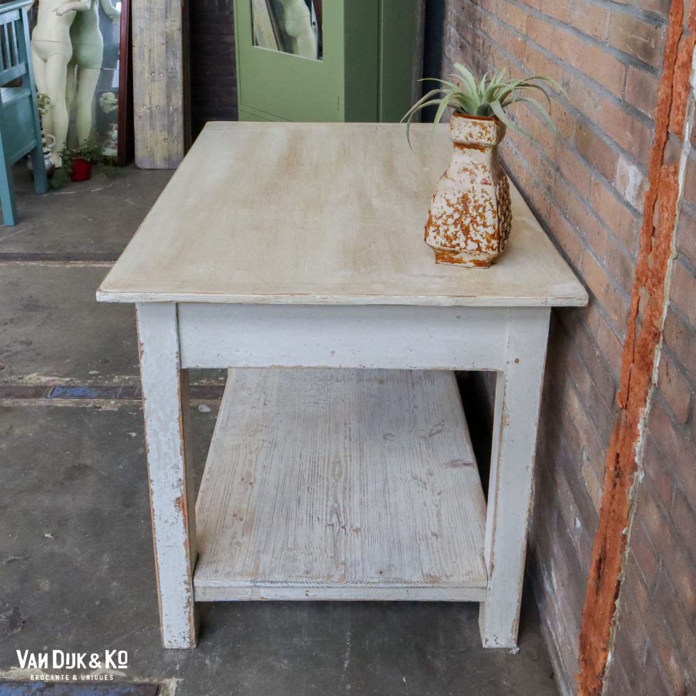 Witte brocante tafel