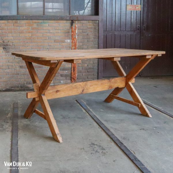 Houten kruispoottafel