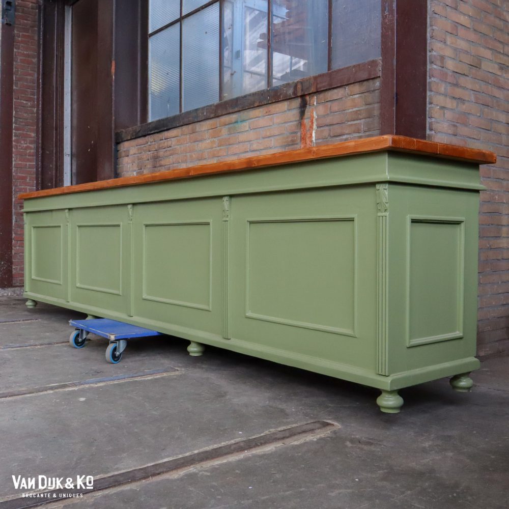 Groene houten toog toonbank