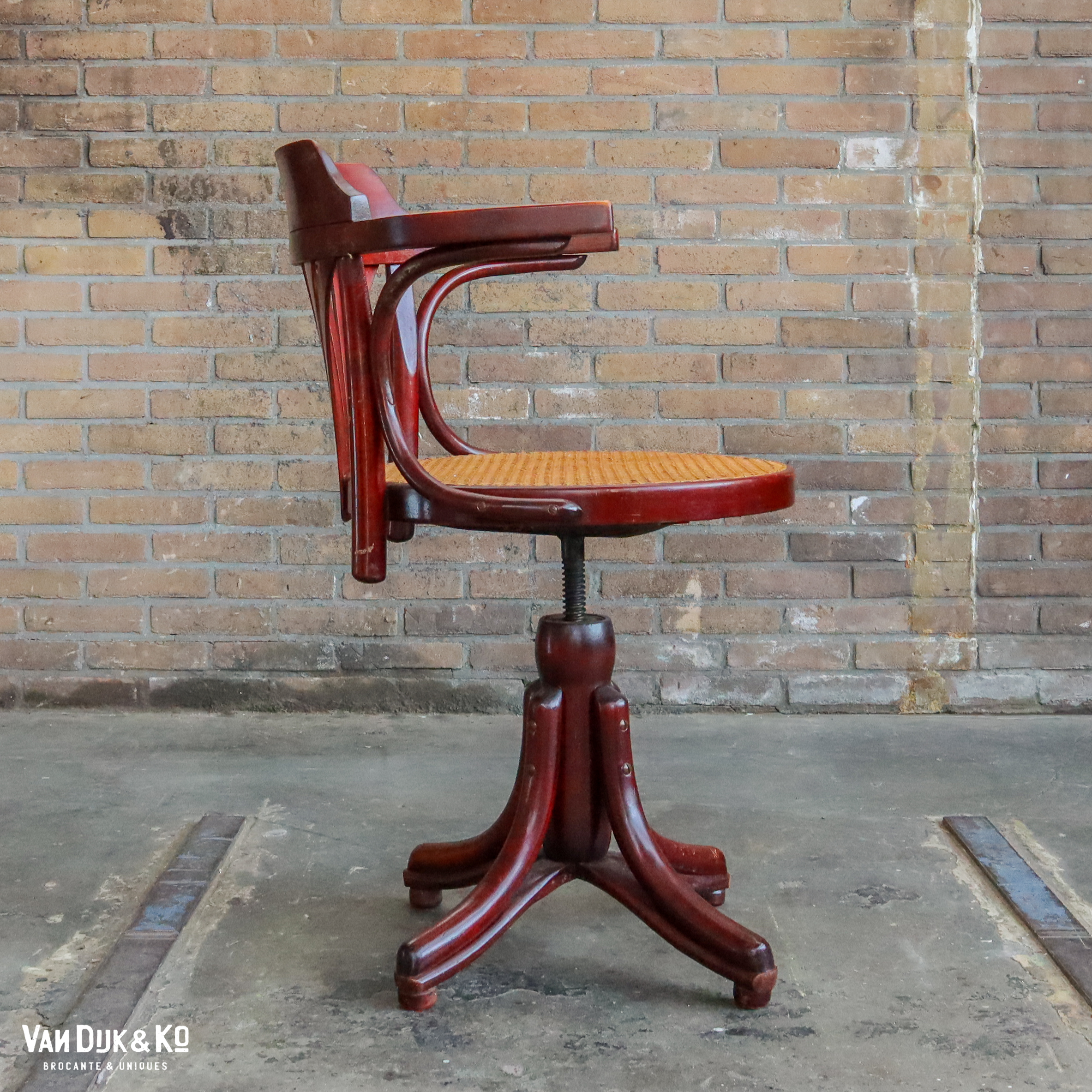 Verbetering uitgebreid Milieuactivist Vintage bureaustoel » Van Dijk & Ko