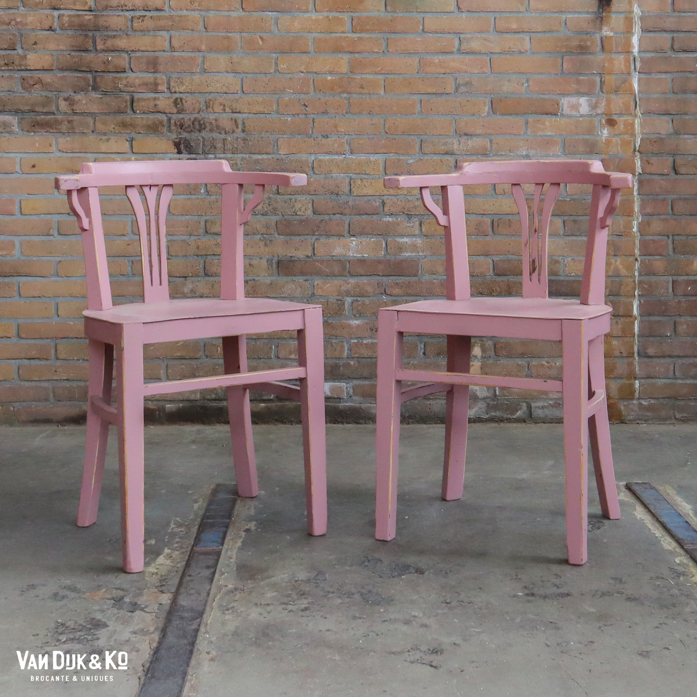 roze stoelen » Van Dijk &