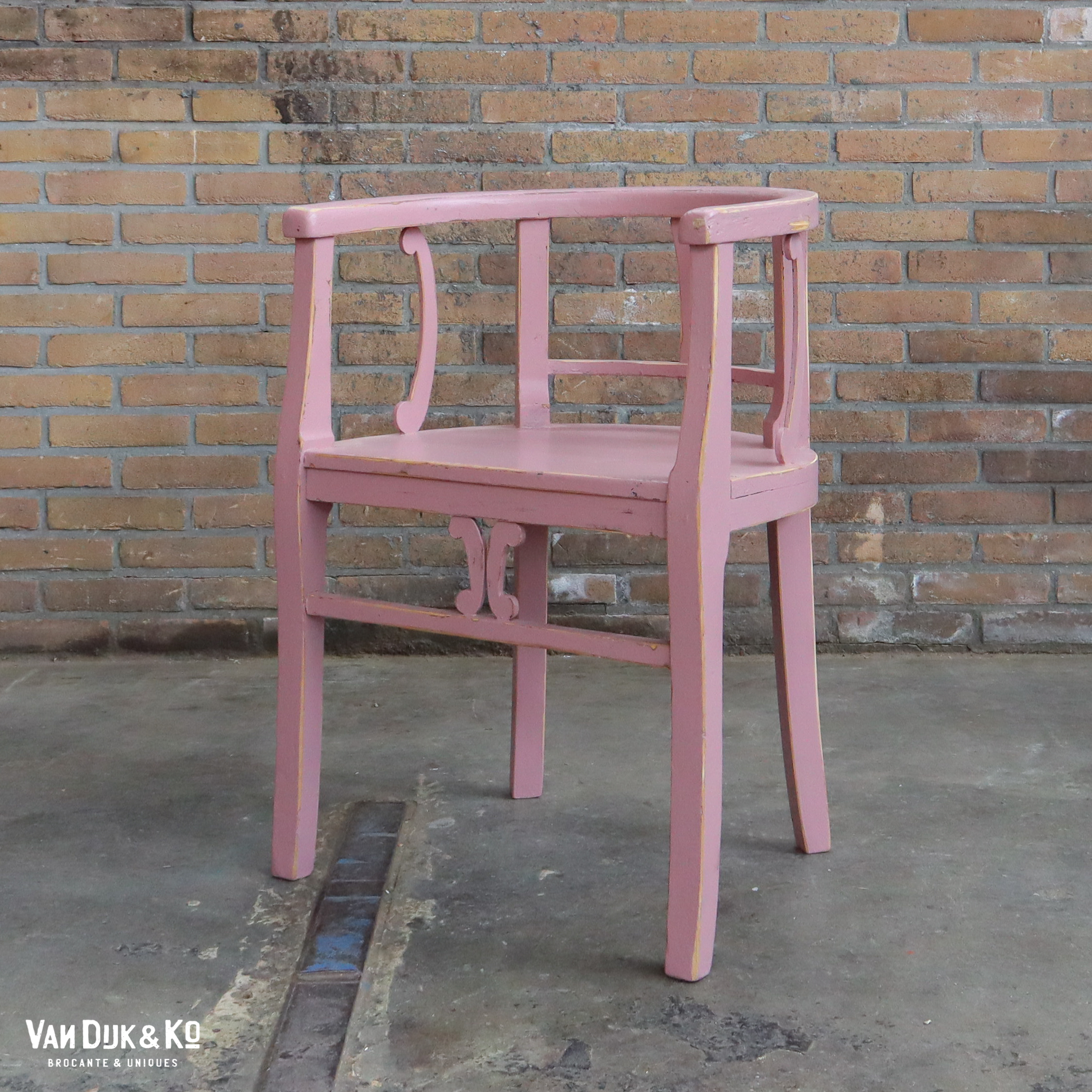 Brocante roze stoel » Van Dijk