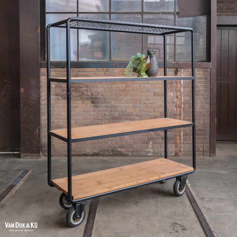 Industriële trolley op wielen