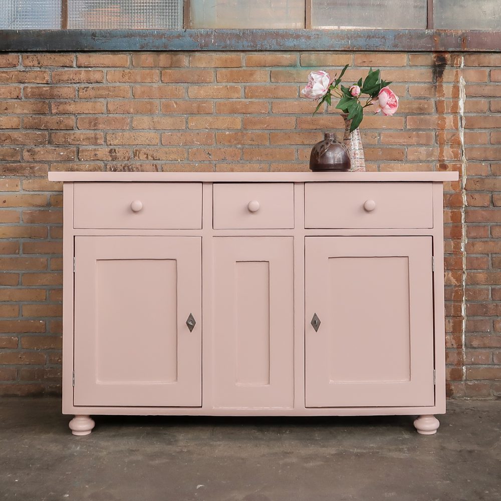 Brocante roze dressoir