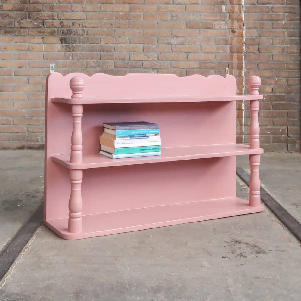 Brocante roze hangkast